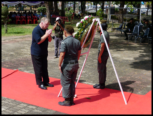 Ray Hough bows in respect as he lays the FEPOW wreath.