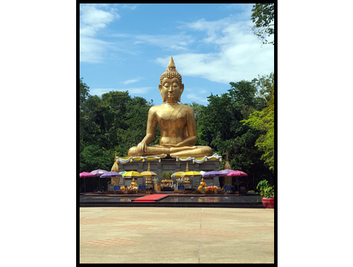 A call into the Amnat Buddha which was built in 1964/5. The first time for some of the party to see it after some fifty years.