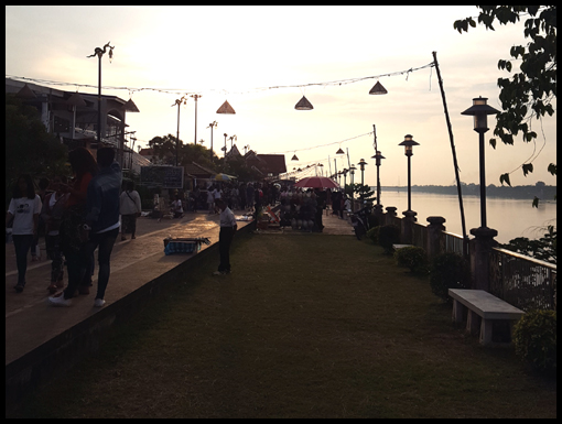 People stroling along the Nong Khai promenade.