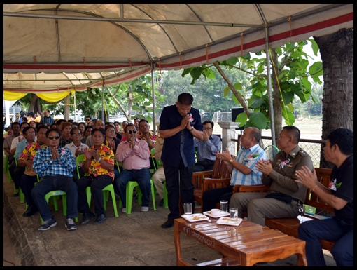 The Nyock and balat are introduced to the officials of Nong Phoc.