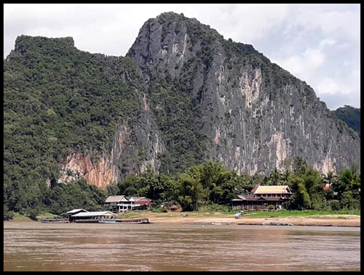 A short ride across the Mekong for lunch.