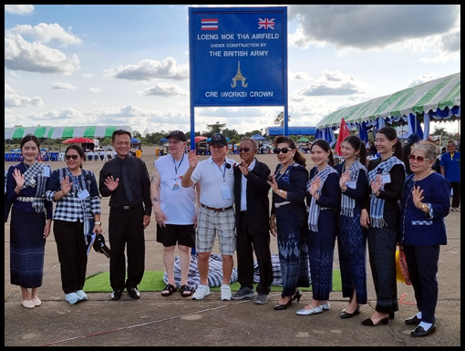 Miss Narawadee Thepsriha tries to teach Ray Hough how to msnipulate his fingers into forming a 'small heart'.