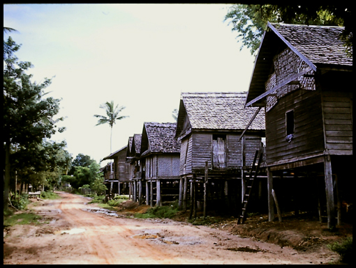 The large village of Hong Saeng that benefited from having the new road.